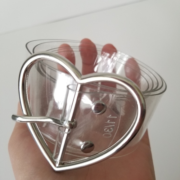 🚫SOLD🚫Clear Acrylic Heart Buckle Belt - Picture 3 of 6